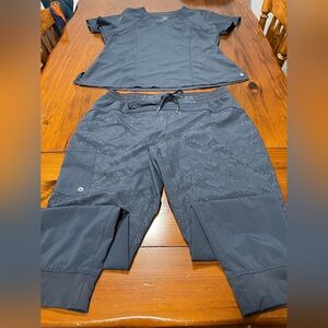 Barco One Womens 2 Piece Grey Snake Print Short Sleeve Jogger Scrub Outfit Large